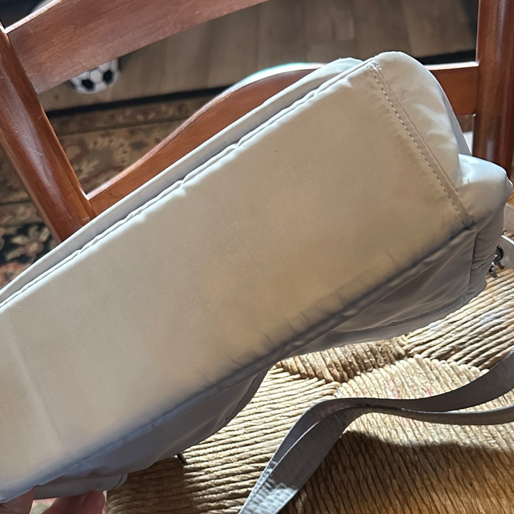 Lug LE Ultra shimmy Women's Light Gray Quilted Crossbody Bag - Picture 12 of 13